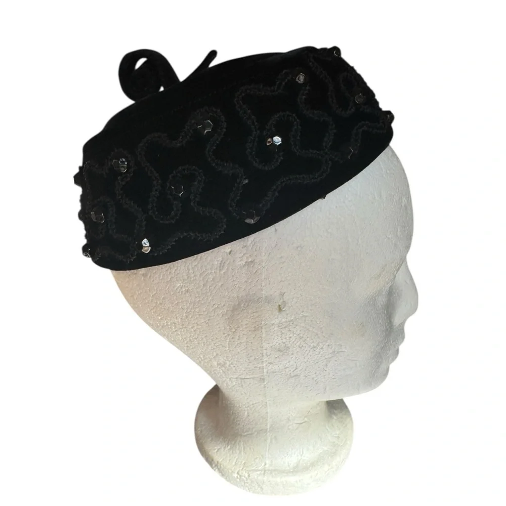 1960s Evelyn Varon Beaded Velvet Pillbox Hat - Picture 1 of 6